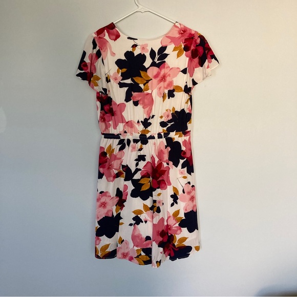 Old Navy Floral V-Neck Short Sleeve Dress - Picture 4 of 5